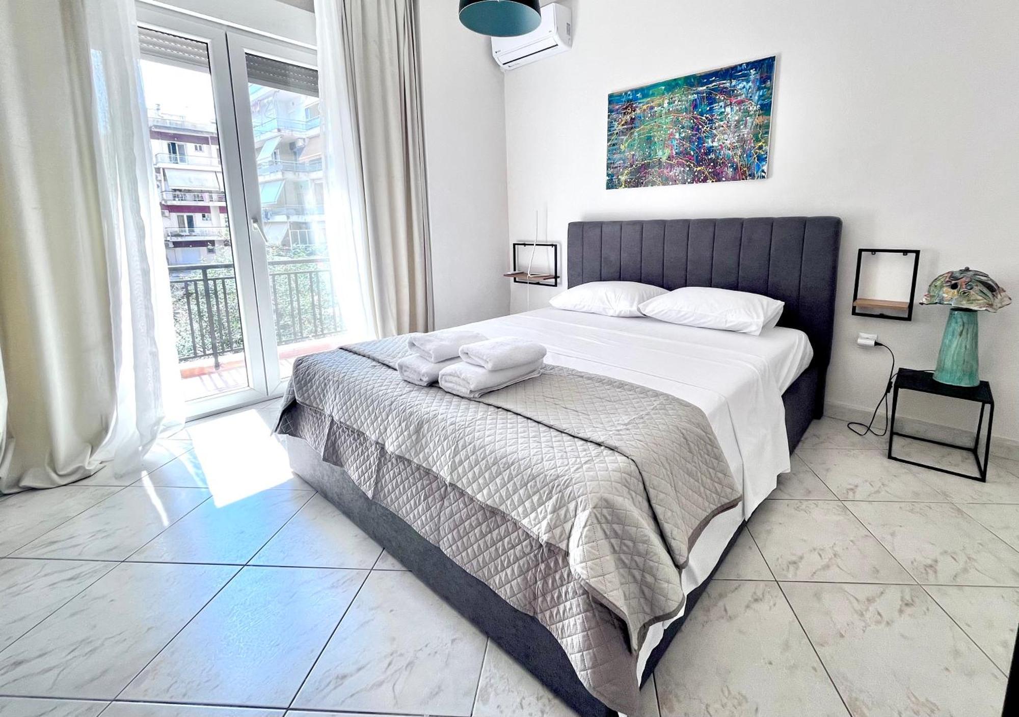 Central 7 - Stylish Apartment Komotini Exteriör bild