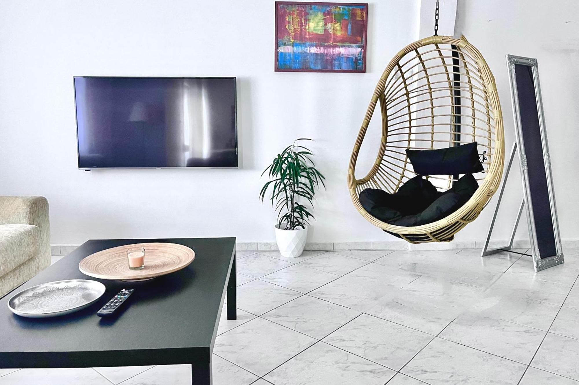 Central 7 - Stylish Apartment Komotini Exteriör bild